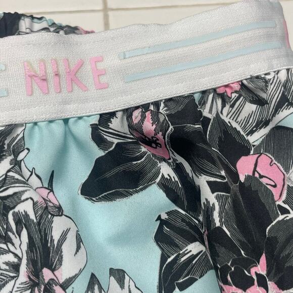 Nike Size XS Lot of 2 Shorts Floral Pink Pull On Running Gym Athletic Womens - Picture 4 of 5